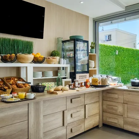 Antibes Hotel 3*
